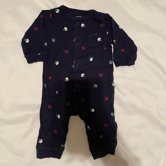 🐶🐶Carters bundle of five size newborn onesies and footies.🐶🐶 - Picture 10 of 11